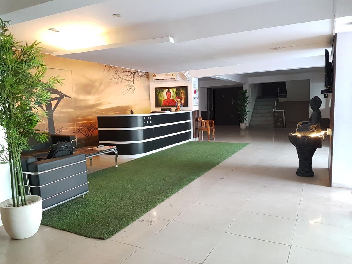 The Royal Crown Hotel Gurgaon Exterior foto